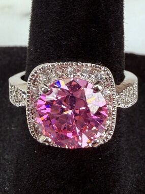 Beautiful Silvertone bling pink center size 6 3/4 costume ring